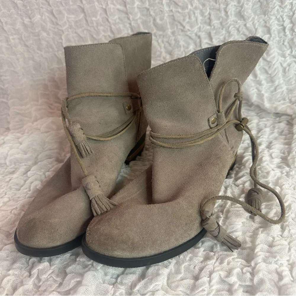 Sorel Farah Waterproof Suede Booties Tan Size 10 Ankle Boots